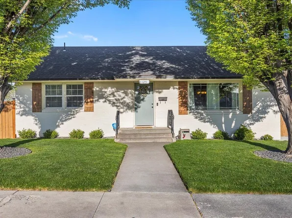 125 Hemlock Ave, Sunnyside, WA 98944