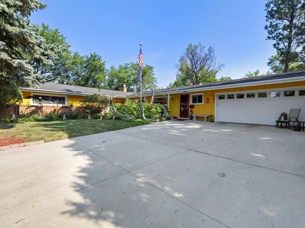 121 7th Ave SE, Minot, ND 58701