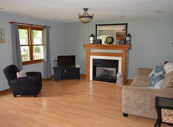 4th image of 3160 N Maple Turn Ln