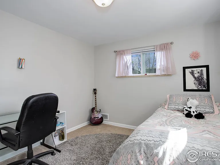 690 W Elmhurst Pl — Photo 23