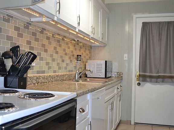 Kitchen w/mounted lighting