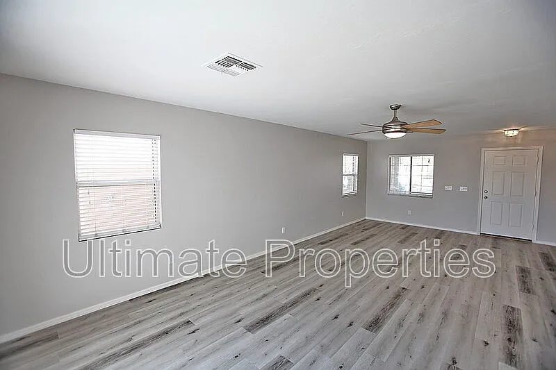 3 bed, 2.5 bath, 1776 sqft, $1,795 — Photo 4