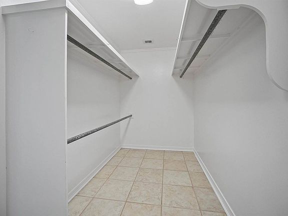 3rd image of 142 Plaisance St