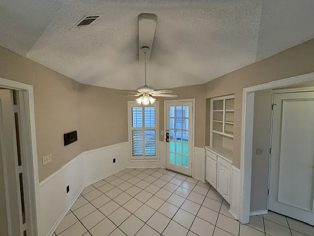 4 bed, 2061 sqft, $2,500 — Photo 4