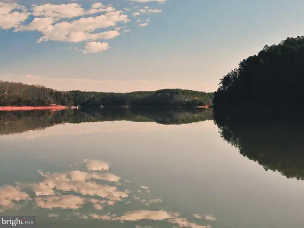 1180 Runaway Bay Rd, Lynch Station, VA 24571