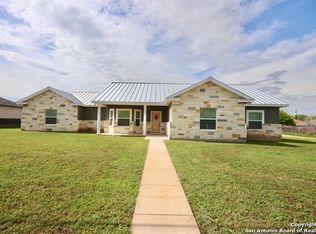 704 Crestview, Floresville, TX 78114