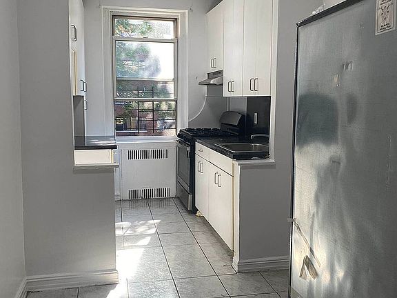 5th image of 8330 118th St APT 4M