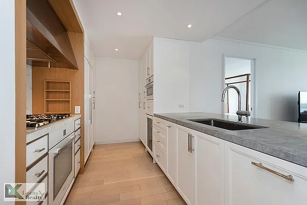 Rented by Lucas X Realty LLC | media 18