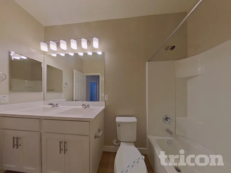 2929 N 28th St #7 — Photo 15