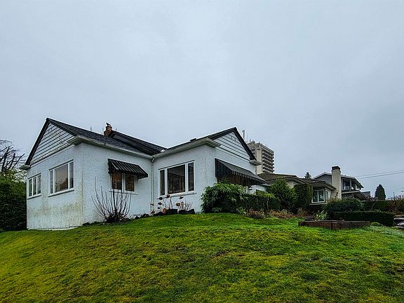 2nd image of 520 Boundary Rd N