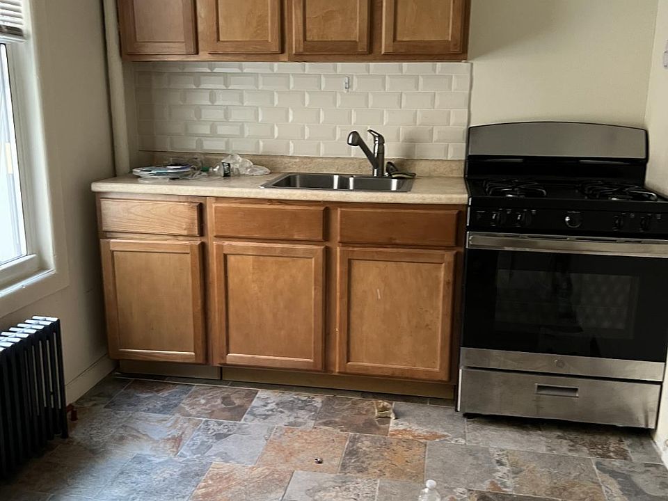 2nd image of 20 Avenue T Floor 2