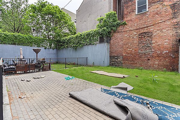 1st image of 2253 3rd Ave #1B