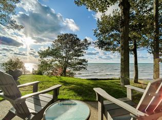 4152 Lakeshore Rd, Manistee, MI 49660