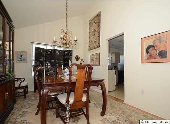 4th image of 2362 Woodbine Ln