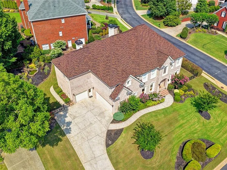8910 Pinehurst Cv — Photo 121