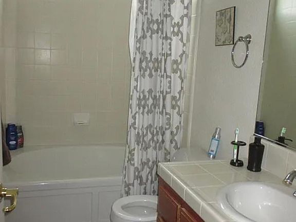 4th image of 430 Fairmont Dr