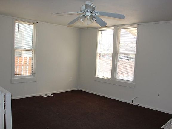 5th image of 819 E 10th St