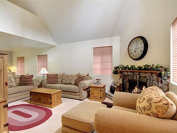 3rd image of 585 Kern Ave