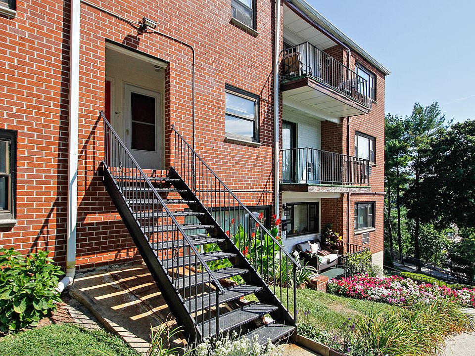 1st image of 26 Fieldstone Dr APT 8C