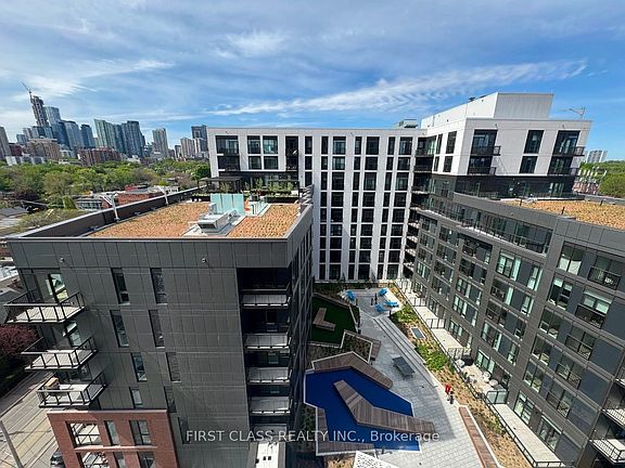 2nd image of 10 Oak St #910
