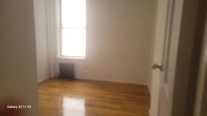 Rented by Chartwell Manhattan Realty | media 10