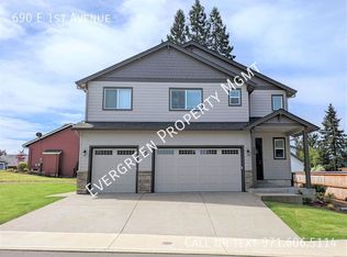 690 E 1st Ave, Estacada, OR 97023