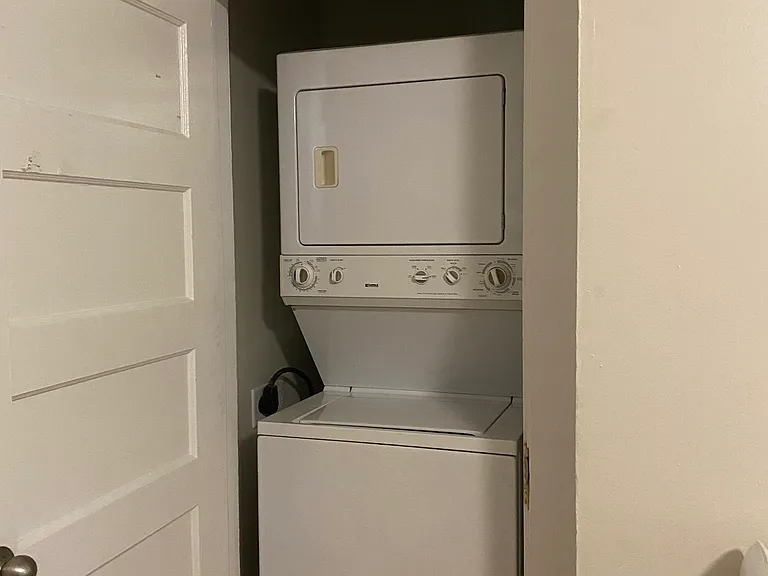 295 E Chestnut St #1 — Photo 12