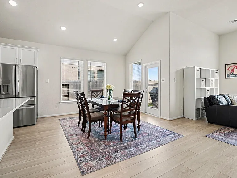 2214 Lierna Dr — Photo 10