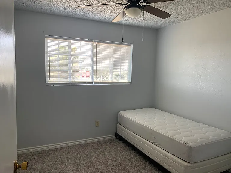 984 E Schirra Dr — Photo 20