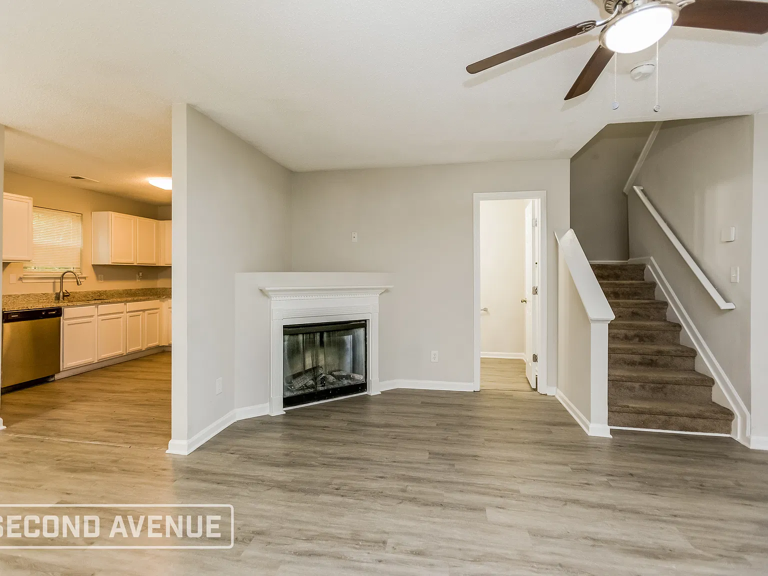 3 bed, 2.5 bath, 1930 sqft, $1,829 — Photo 2