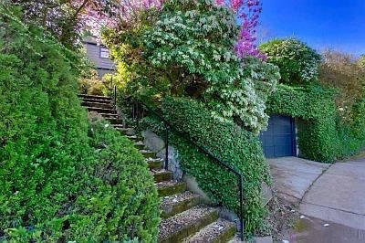 4th image of 3109 E Laurelhurst Dr NE