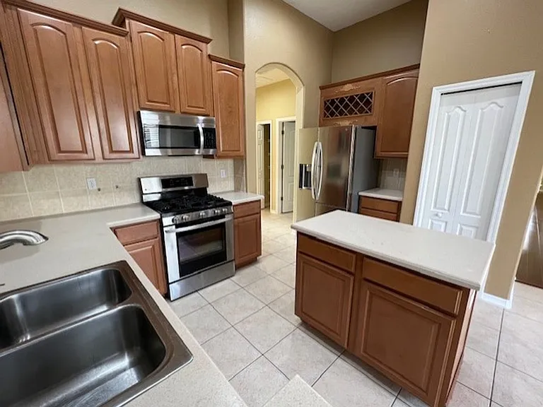 1046 Napolean Way — Photo 9