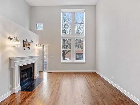 2nd image of 2901 N Lakewood Ave