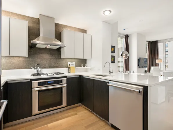 247 West 46th Street 906 image 1 of 14