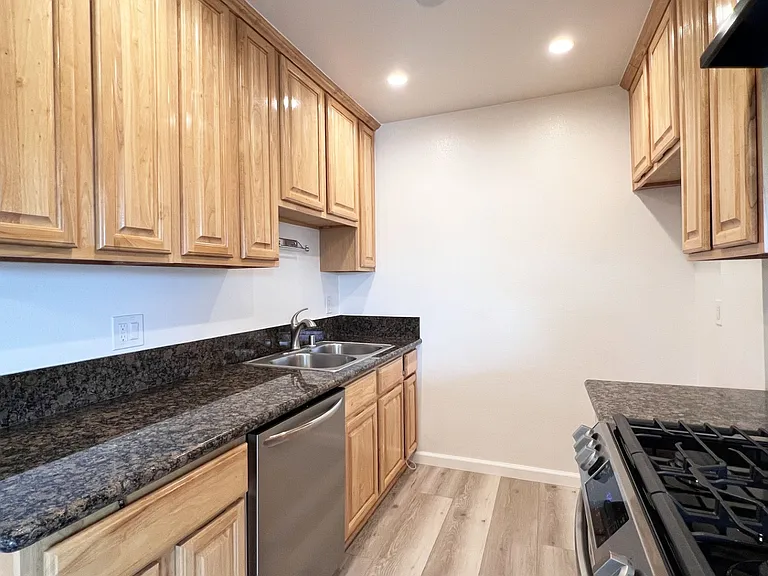2642 W Porter Ave #12 — Photo 4
