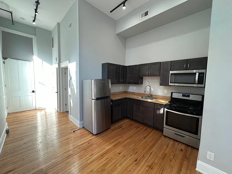 1612 Elm St #1R — Photo 7