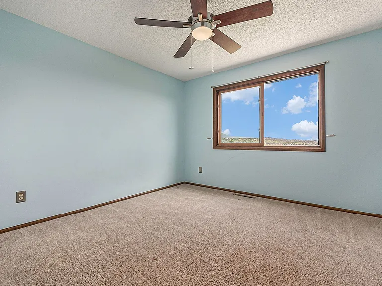 930 Point Of The Pines Dr — Photo 18