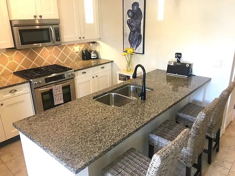 2 bed, 1.0 bath, $1,800 — Photo 2
