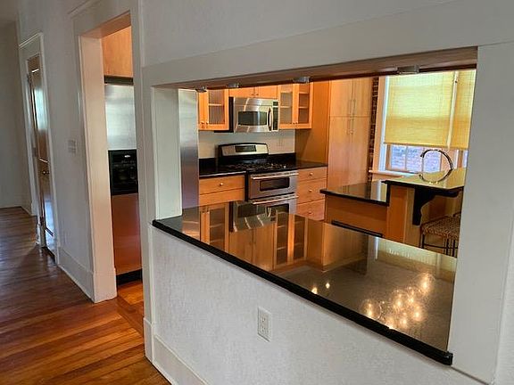 5th image of 407 N 6th St APT C