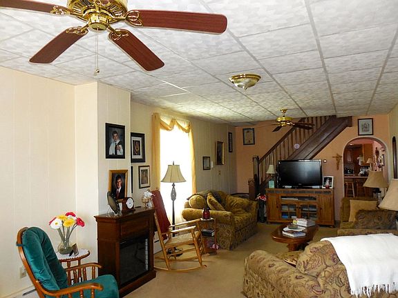 4th image of 335 W Frack St