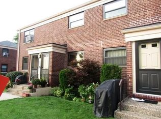 7357 217th St, Oakland Gardens, NY 11364