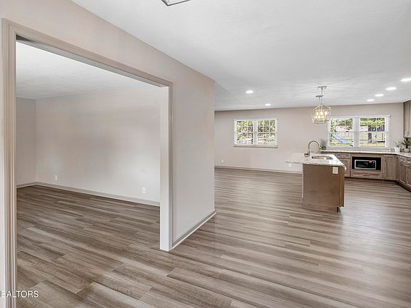 4th image of 11417 Old Colony Pkwy