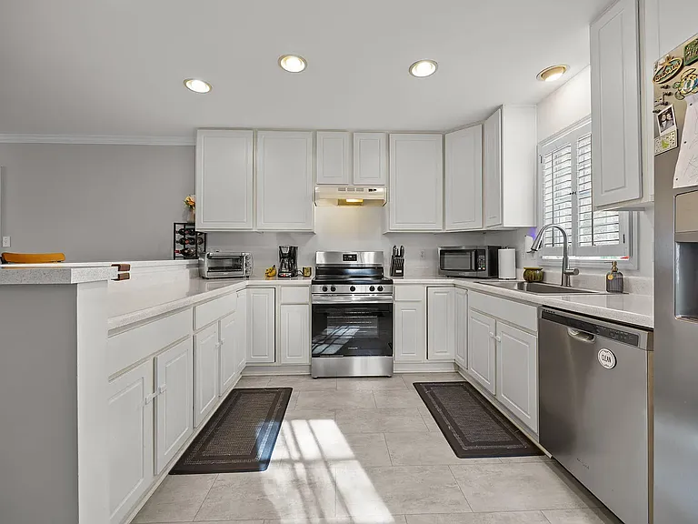 113 Fieldspring Ln — Photo 3