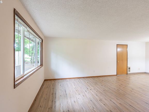 4th image of 14114 NE 28th St