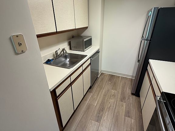 3rd image of 800 Avondale Rd APT 5F