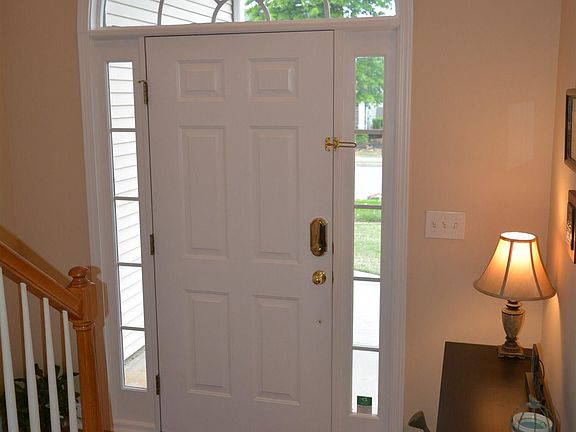 3rd image of 406 Stillwood Dr