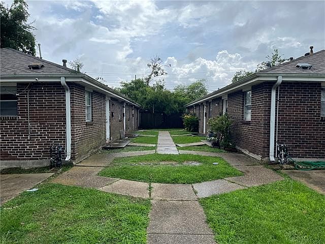 1st image of 2504 Longwood Dr #A