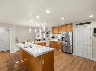 560 Bordeaux Pl, Hollister, CA 95023