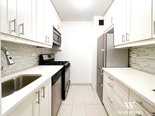 Rented by Coldwell Banker Warburg | media 3