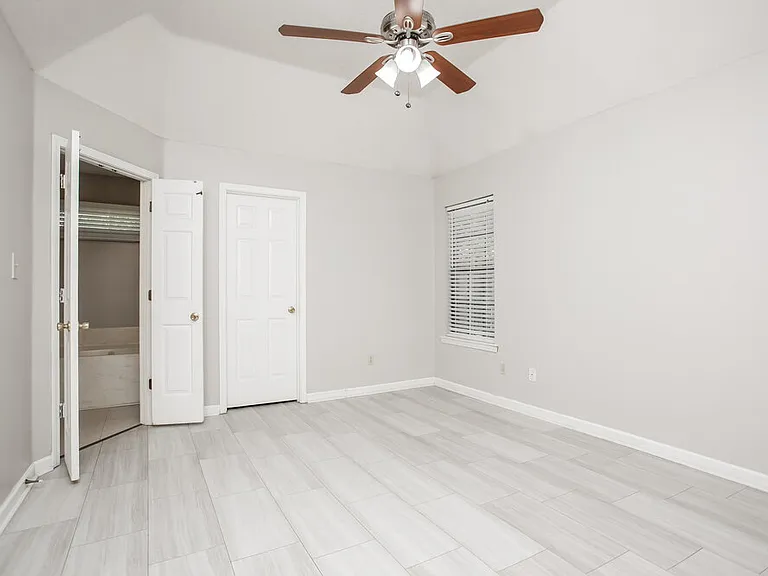 10824 Ridgefield Dr — Photo 8